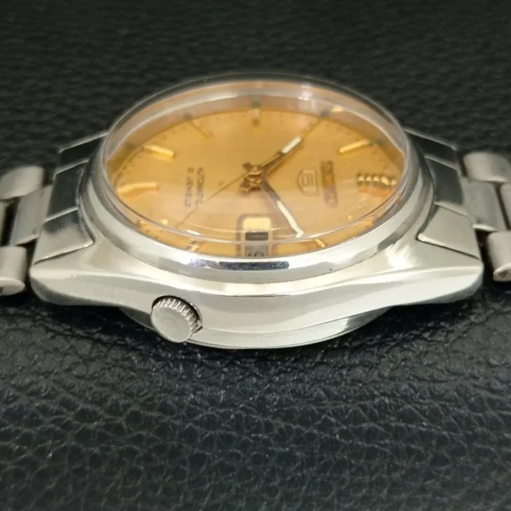 Vintage 1977 Seiko Automatic Mens Silver Watch W/daydate & Gold accents